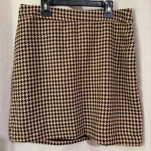 Nine West Black and Tan Houndstooth Mini Skirt